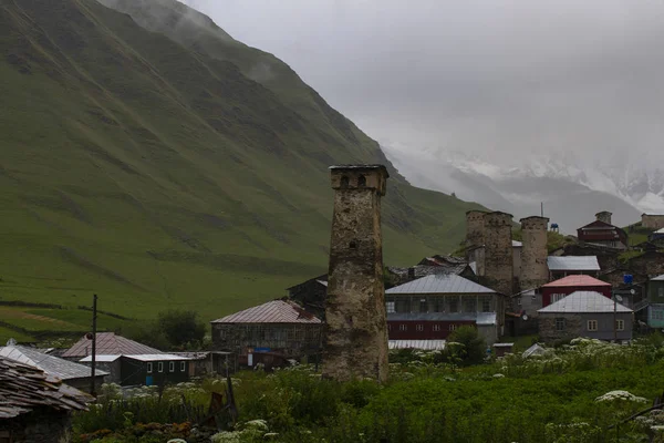 Gürcistan 'ın Svaneti bölgesindeki Ushguli köyü — Stok fotoğraf