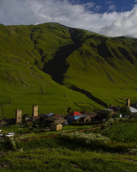 Gürcistan 'ın Svaneti bölgesindeki Ushguli köyü — Stok fotoğraf