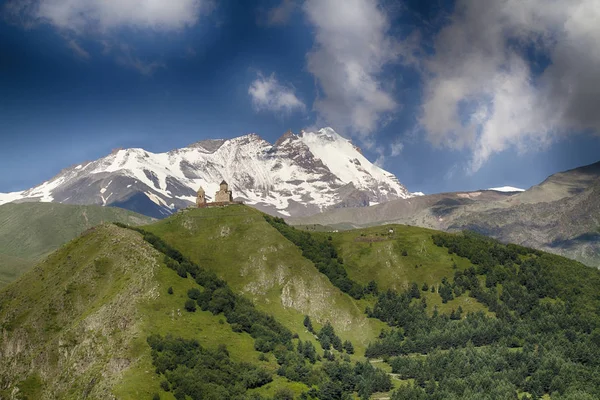 Gergeti teslis Kilisesi — Stok fotoğraf