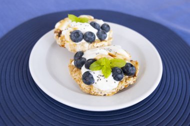 Taze sağlıklı mini sandviçler.