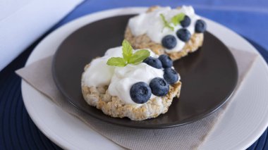 Sağlıklı tatlı sandviç.