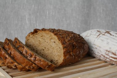 Siyah ekmek dilimlenmiş