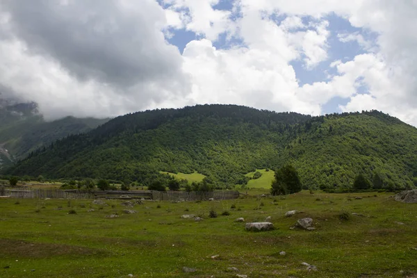 Nyári táj Felső-Szvanetiben, Georgia — Stock Fotó