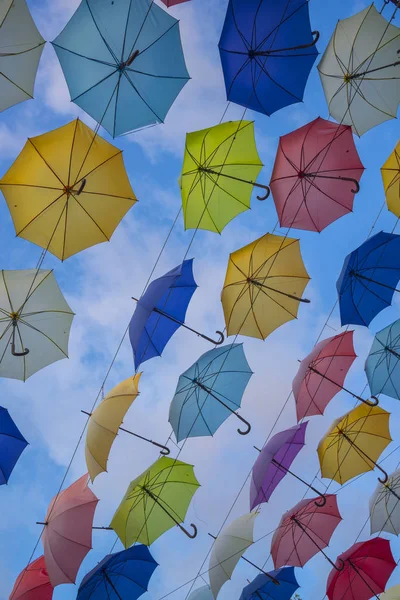 Esernyők az égen. Odessza, Ukrajna. — Stock Fotó