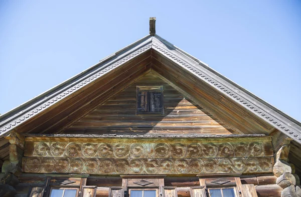 Oud landelijk houten huis in Suzdal, Russische Federatie — Stockfoto