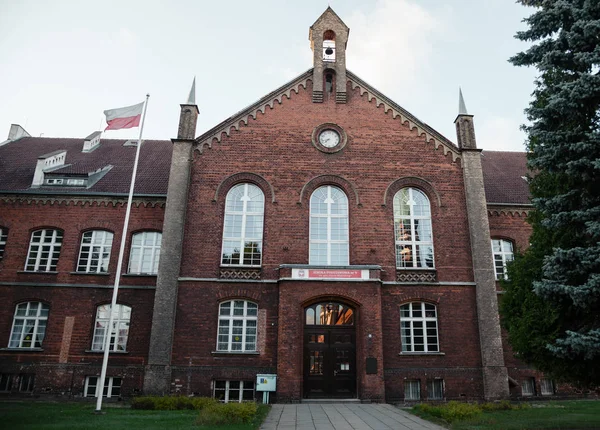 Edifício da velha escola em Wejherowo — Fotografia de Stock