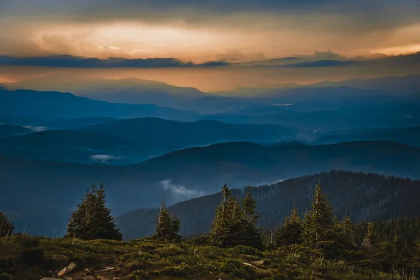 Carpathian mountains landscape in summer — Stock Photo, Image