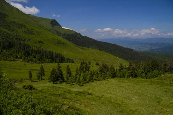 Мальовничі Карпатський краєвид — стокове фото