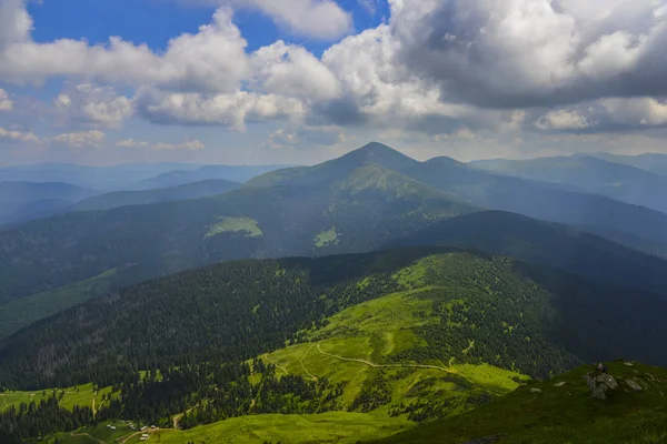 Carpazi montagne paesaggio — Foto Stock