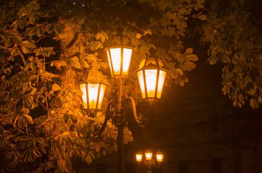 Odessa sokaklarında gece ışıklar