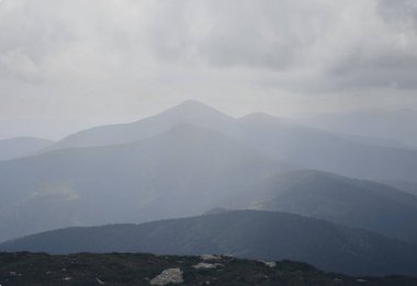 Yazın Karpat Dağları manzarası