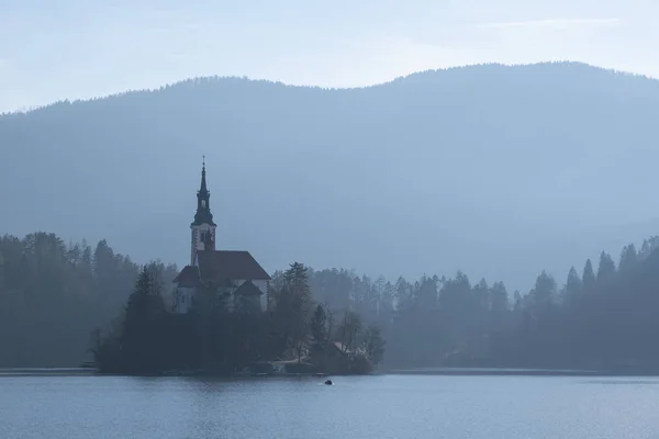 Bred sjö i Slovenien, Europa — Stockfoto