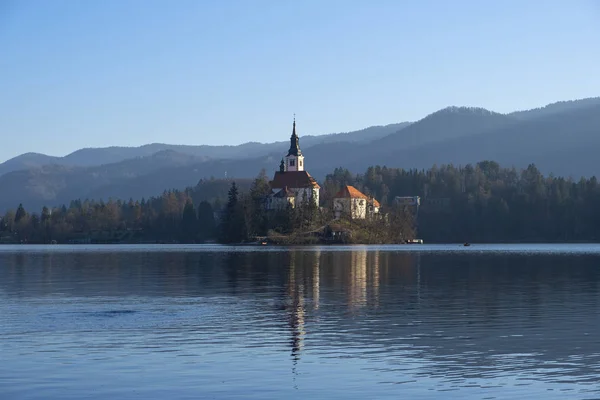 Bred sjö i Slovenien, Europa — Stockfoto