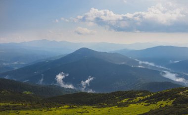 Yazın Karpat Dağları