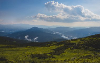 Yazın Karpat Dağları manzarası