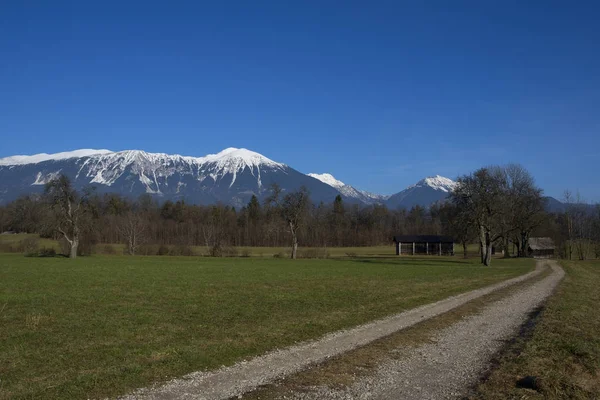 Rano w górach. Słowenia — Zdjęcie stockowe