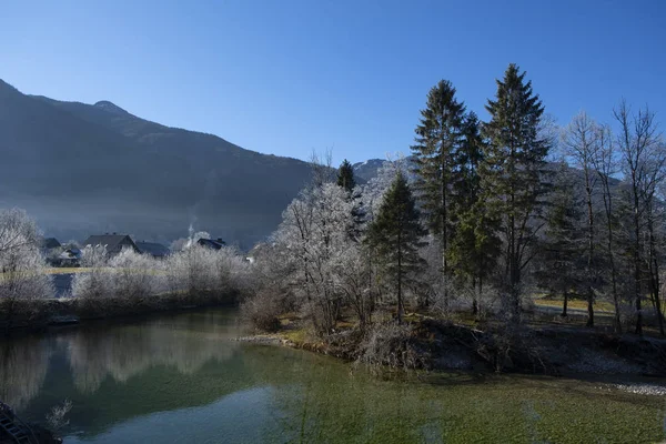 Wczesnym rankiem w górach. Alpy Julijskie, Słowenia — Zdjęcie stockowe