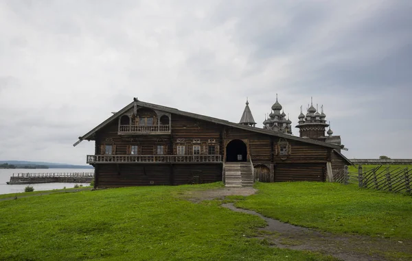 Kathedraal van de veronderstelling in Rostov — Stockfoto