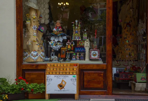 Вид на сувенирный магазин в Варшаве, Польша — стоковое фото