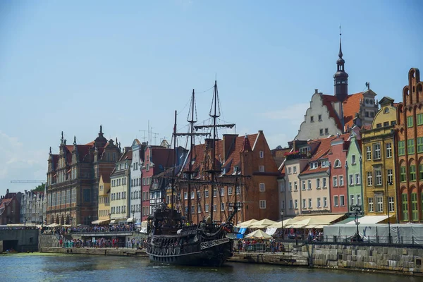 Old town of Gdansk and Motlawa River, Poland — Stock Photo, Image