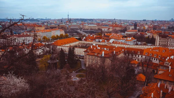Schöne Aussicht auf die Prager Stadt — Stockfoto