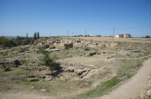 Reste ausgegrabener Mauern in Nymphaion, Krim — Stockfoto