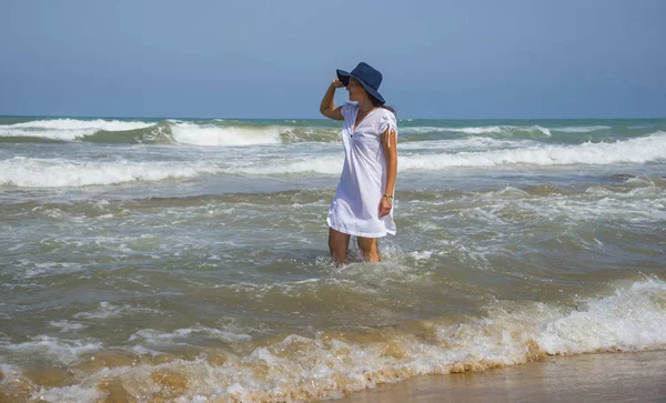 Girl Mediterranean Coast Hot Summer Day Beach Mata Costa Blanca — Stock Photo, Image