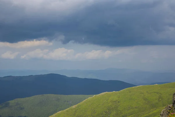 Paesaggio Estivo Colorato Nelle Montagne Dei Carpazi — Foto Stock