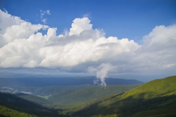 Güzel Yaz Peyzaj Karpat Dağları — Stok fotoğraf