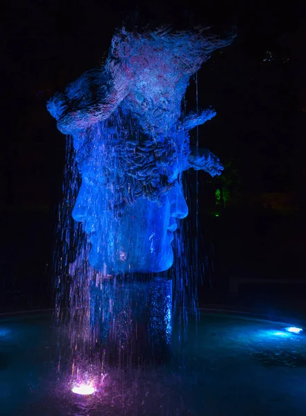 Sculpture Début Temps Dans Parc Grec Une Fontaine Avec Éclairage — Photo