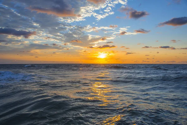 Strahlend Blauer Und Rosafarbener Sonnenaufgang Strand Des Meeres Odessa Ukraine — Stockfoto