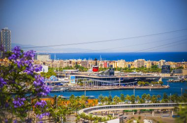 BARCELONA, CATALONIA / SPAIN - 14 Haziran 2017: Barselona limanındaki panoramik manzara