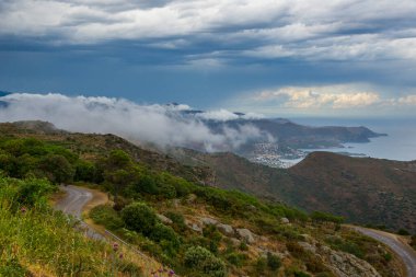 Güzel bir yaz manzarası, Akdeniz manzarası. İspanya 'da Katalonya
