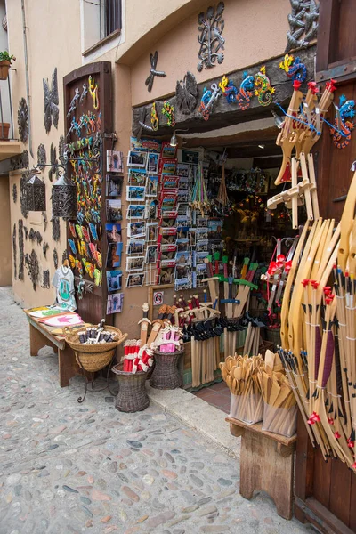 Besalu Garrotxa Spain Июнь 2017 Сувенирный Магазин Улице Старого Города — стоковое фото
