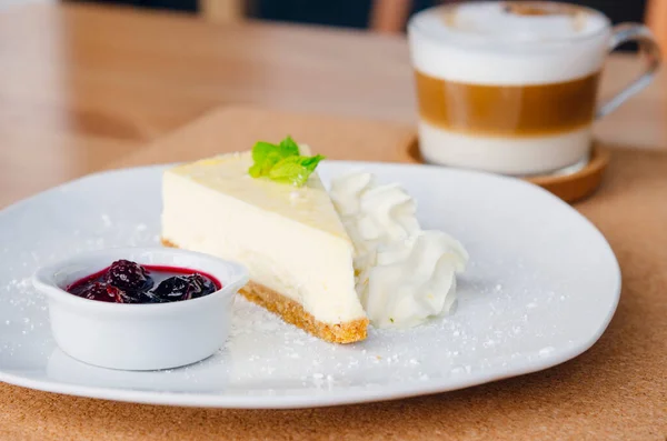 Slice Cheesecake Plate Cappuccino — Stock Photo, Image