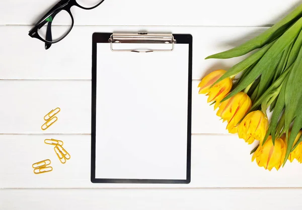 Mock up with yellow tulips, glasses and clips — Stock Photo, Image