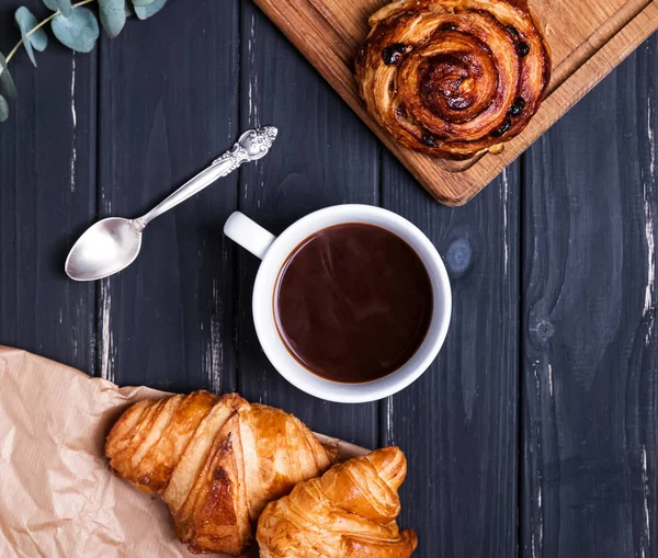 Desayuno con pasteles y café — Foto de Stock