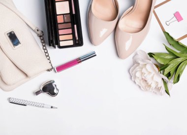 Bej renkli şık womans aksesuarları