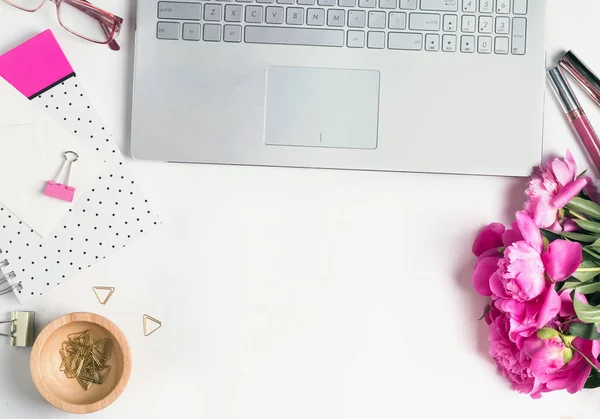 Conceito de local de trabalho feminino — Fotografia de Stock