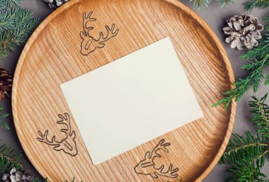 Noel kartı mock-up şeklinde geyik kliplerle