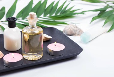 Spa natürmort şişe siyah tepsi ile 