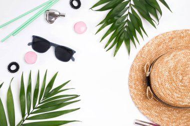 Yeşil yaprakları ve yaz kadınsı Aksesuar