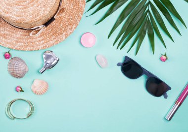 Kadınsı yaz seyahat aksesuarları