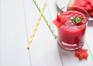 Bardakta karpuz püresi