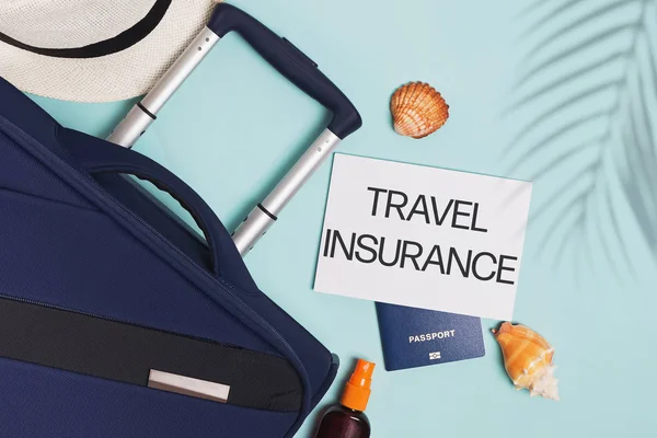 Articoli per le vacanze estivel posa piatta. Assicurazione di viaggio . — Foto Stock