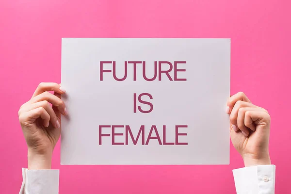 Manos de mujer sosteniendo cartel con texto Future is female . — Foto de Stock