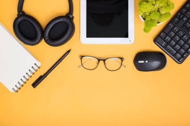 Modern işyeri, en iyi manzara. Düz konum
