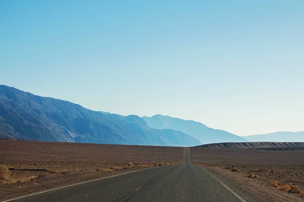 Сельское шоссе в пустыне . — стоковое фото
