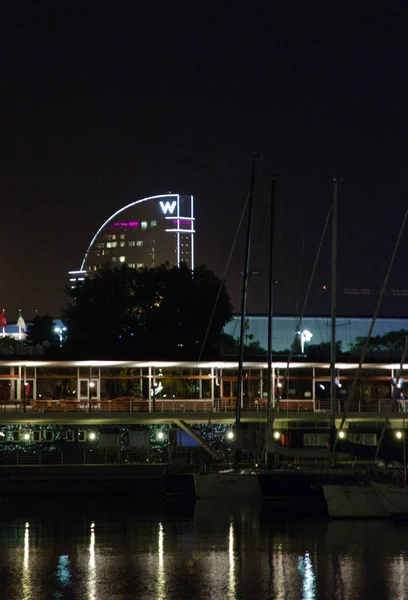 Barcelona Marina Port Vell i Rambla del Mar — Zdjęcie stockowe