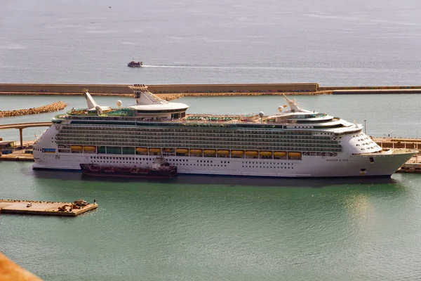 Bateau de croisière Port de Barcelone, Espagne . — Photo